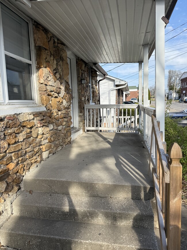 Building Photo - 1014 Saint Marys Blvd