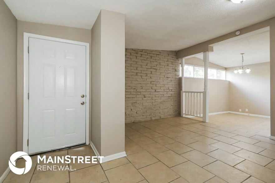 Building Photo - 6924 Clovis Rd