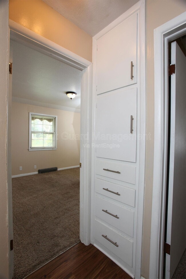 Building Photo - 1615 W Crawford St