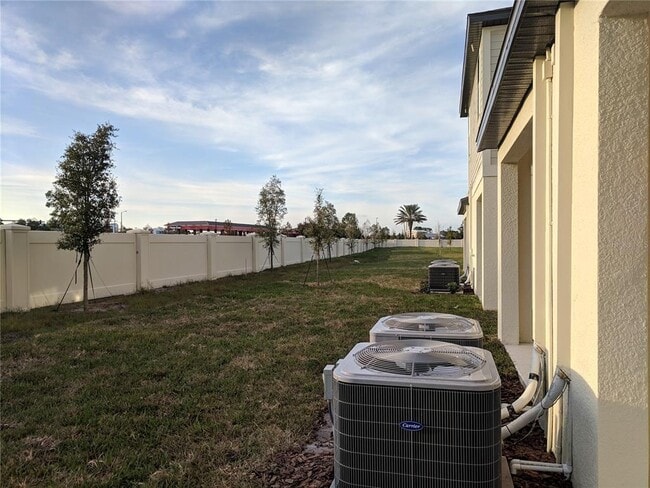 Building Photo - 15313 Willow Arbor Cir