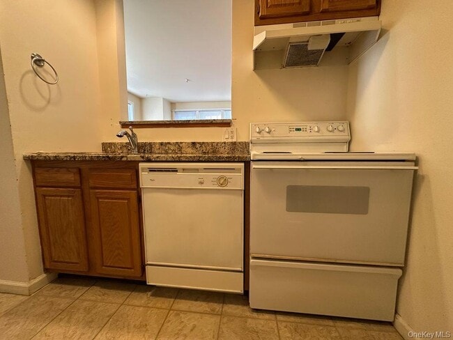 Building Photo - 1870 Baldwin Rd