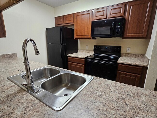 Building Photo - 8415 Hearth Dr