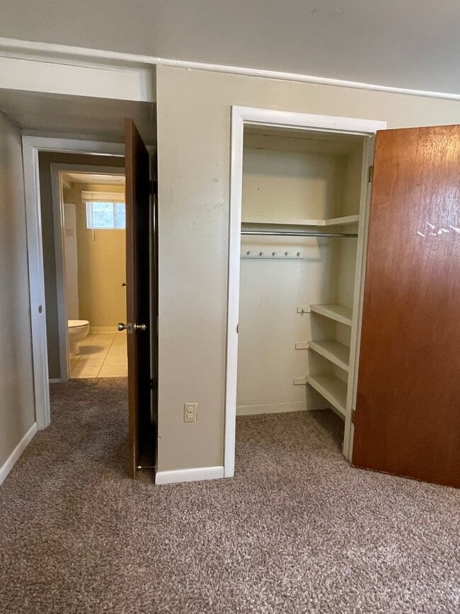 Building Photo - STUDENTS WELCOME! 4 Bed 2 Bath Home in West Ft Collins w/ Garage and Fenced Yard