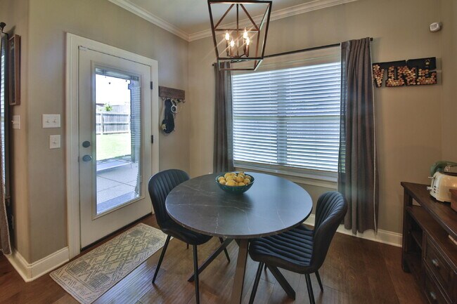 Building Photo - Luxurious 5 bedroom home in Atoka has it all!