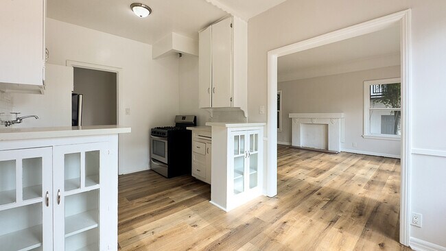 Building Photo - 201 S Alexandria Ave