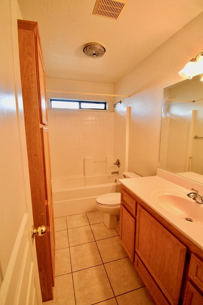 Building Photo - 5603 Golden Dr