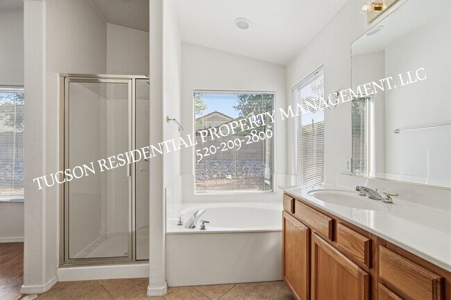 Building Photo - 2440 N Creek Vista Dr