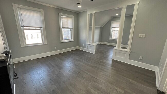 Building Photo - 534 William St
