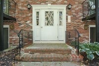 Building Photo - 19 Pine St