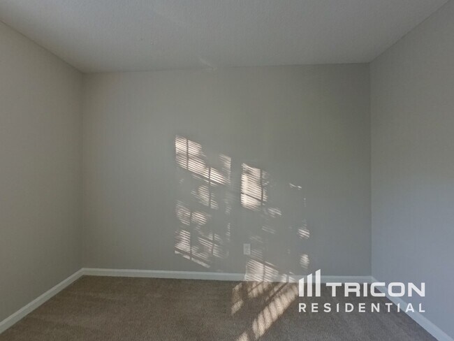 Building Photo - 7949 Bristle Ln