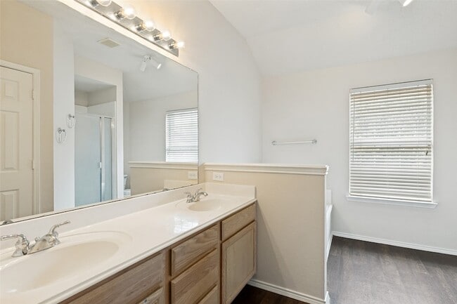 Building Photo - 732 Fox Run Trail