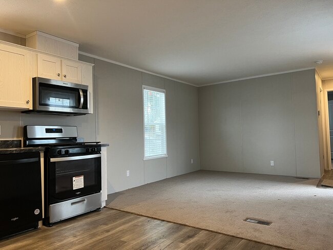 Building Photo - 50 Ash Ave