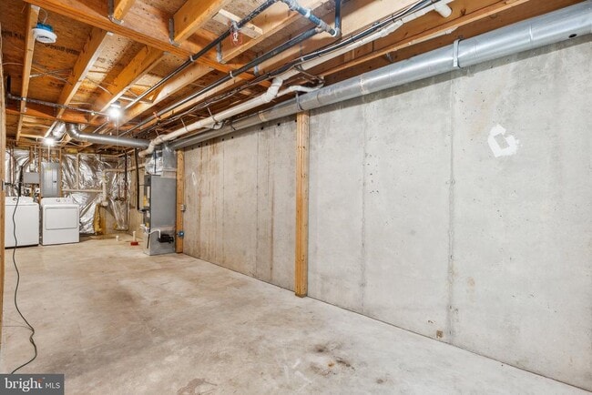 Building Photo - 28 Johnson Pl