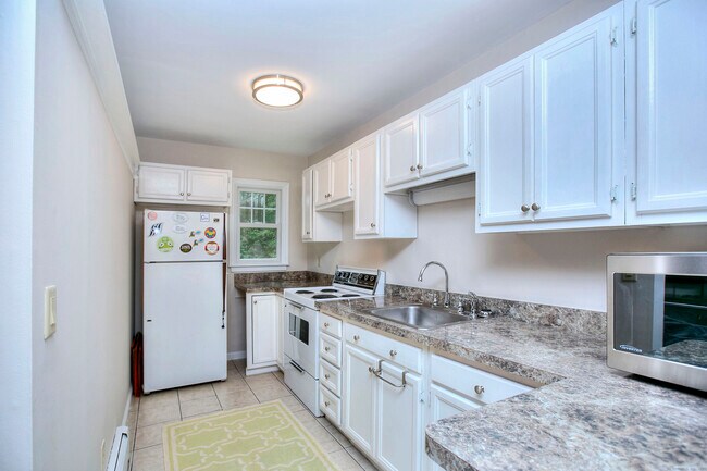 Building Photo - 11 Turkey Hill Cir