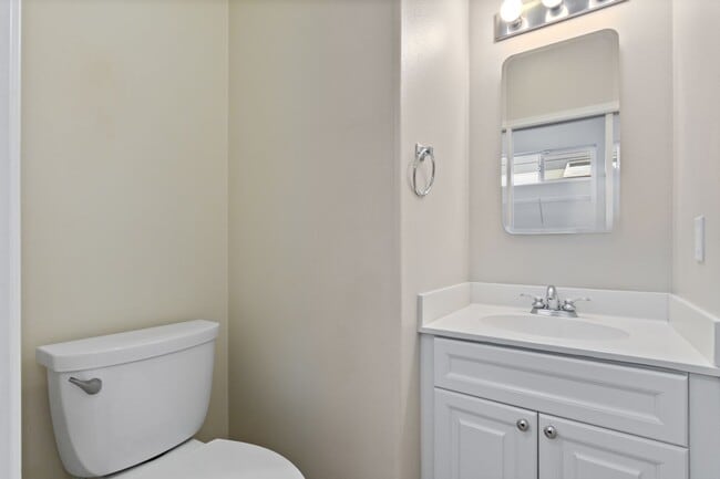 Building Photo - Perfect for Pets & Families! 4BR Ewa Beach...