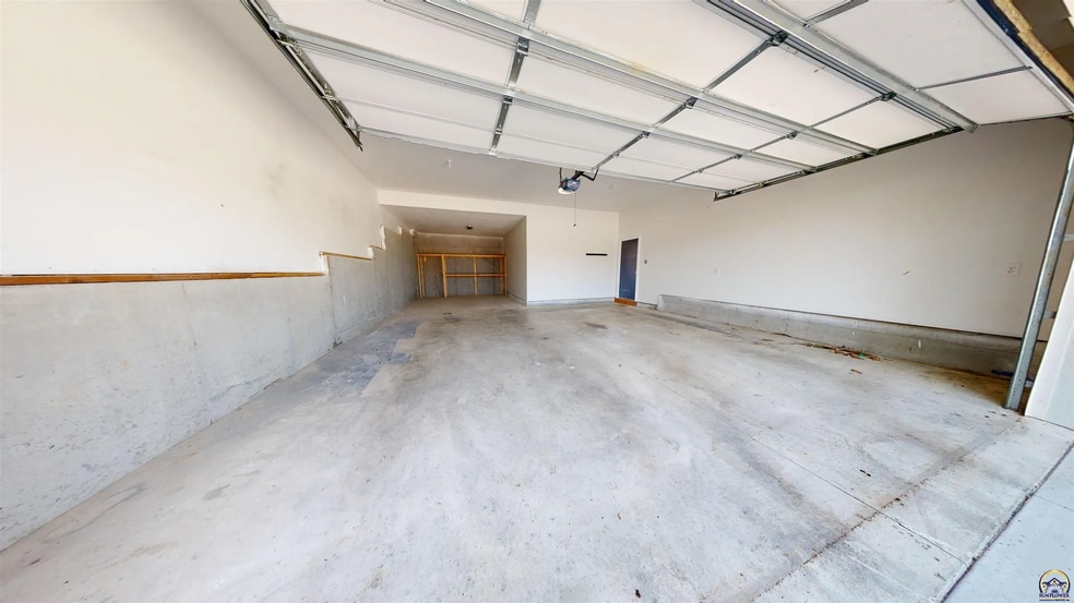 2+1 Garage - 3755 SW Summerfield Dr