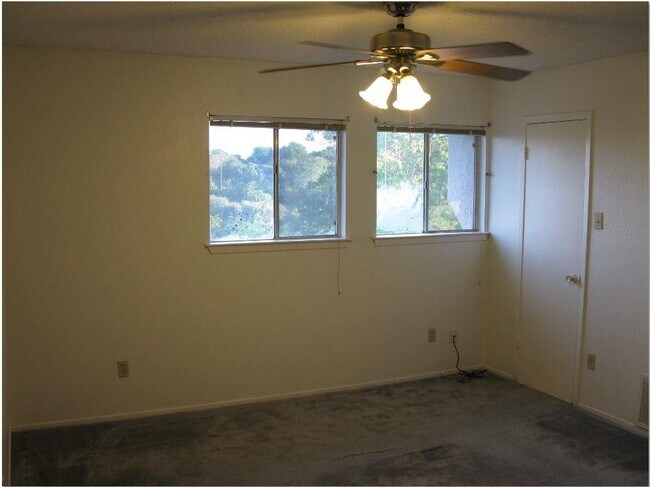 Building Photo - 6900 Hart Ln