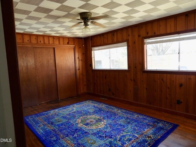 Building Photo - 483 W Salisbury St