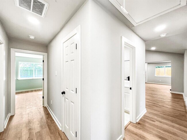 Building Photo - 23207 Naples Dr