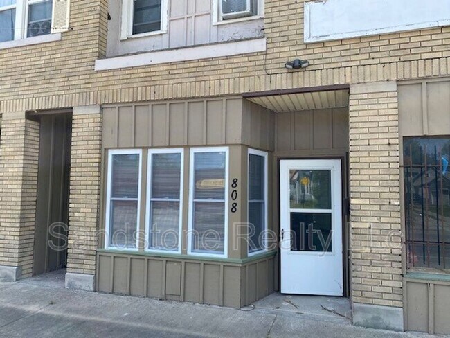 Building Photo - 808 E Erie Ave