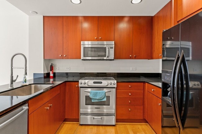 Building Photo - 585 9th St