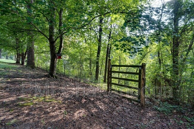 Building Photo - 876 Childress Hollow Rd