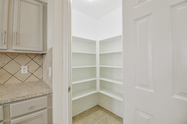 Building Photo - 6614 Halcyon Days Dr