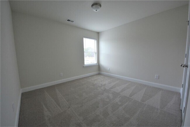Building Photo - 68 Hellen Vly Dr