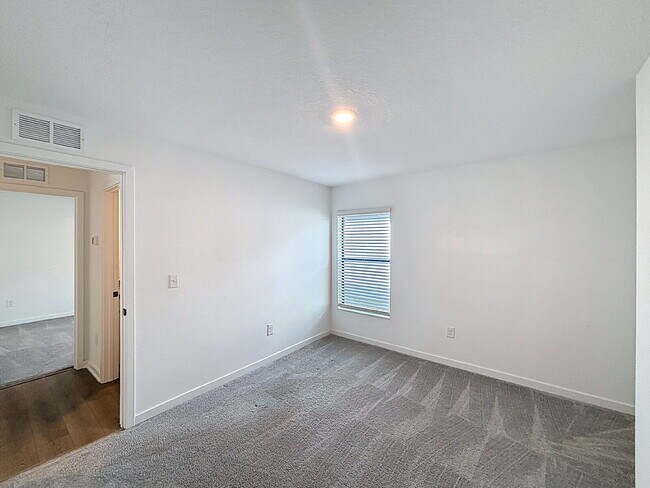 Building Photo - 1270 Ahoy Ave