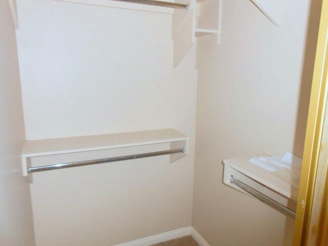 Building Photo - Spacious 2 bedroom Condo in Canyon Lake Community