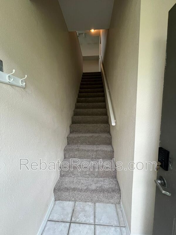 Building Photo - 13700 Richmond Park Dr N