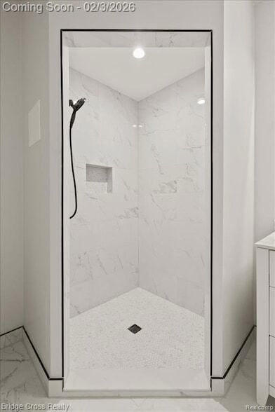 Building Photo - 5685 Twin Oaks Dr