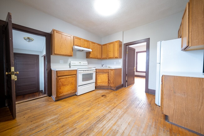 Building Photo - 1084 Sims Ave