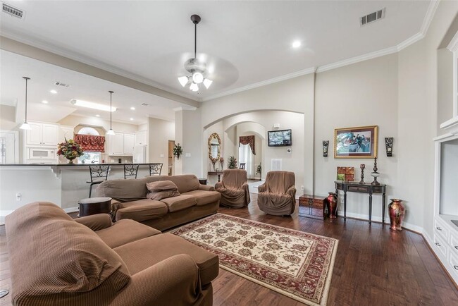 Building Photo - 30062 N Fulshear Dr