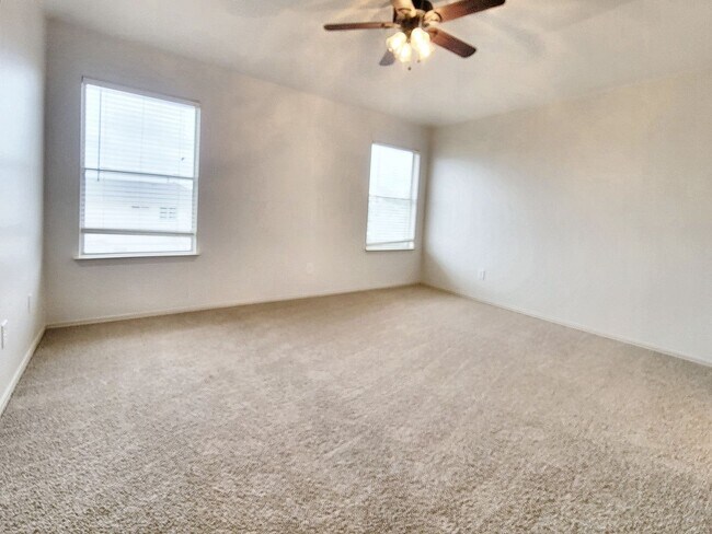 Building Photo - Inviting 3BR/2.5BA with Spacious Bedrooms & Great Outdoor Space