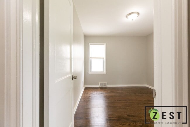 Building Photo - 19366 Woodside St