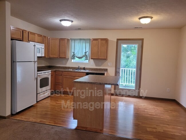 Building Photo - 210 Cardinal Wy