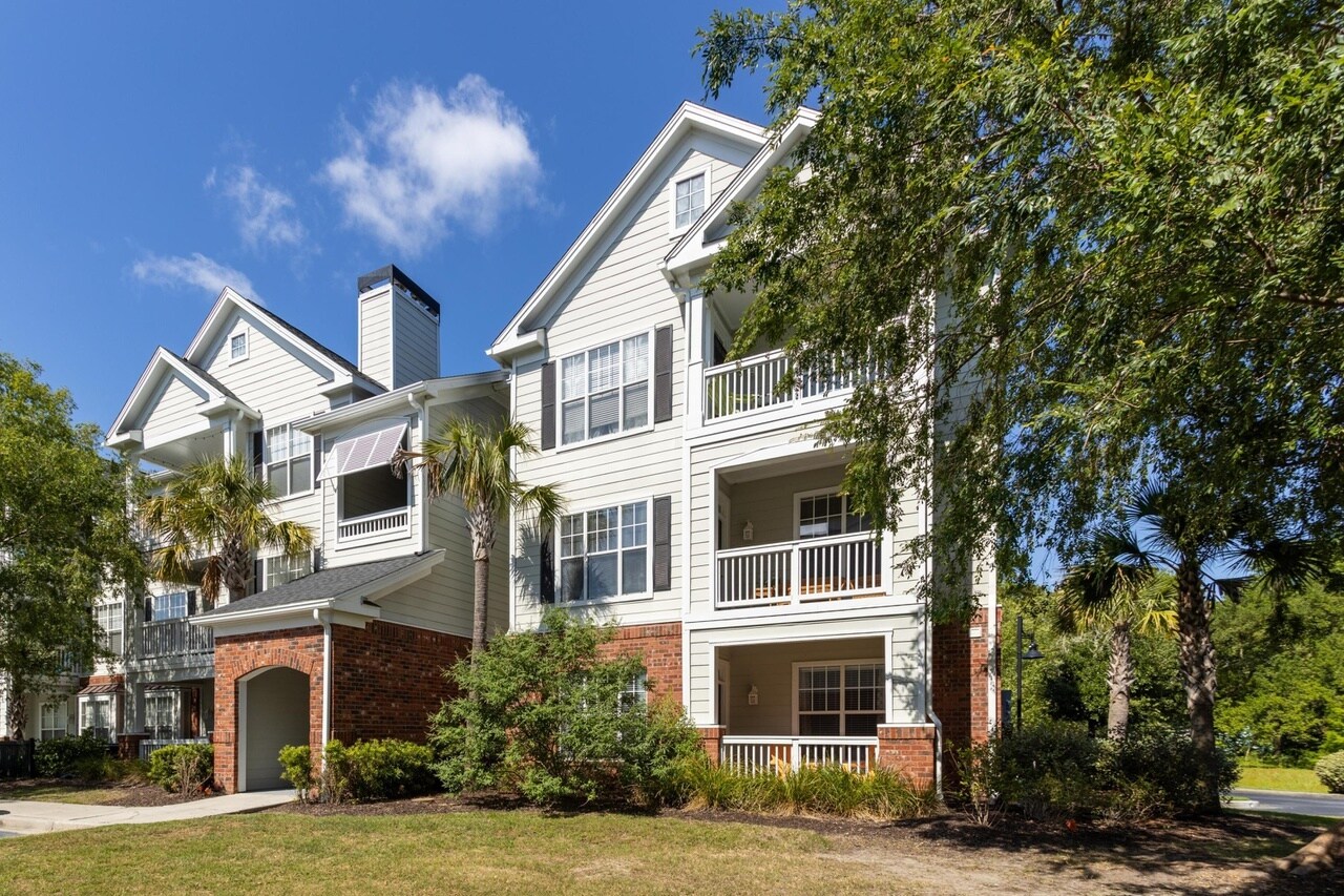 Building Photo - 45 Sycamore Ave