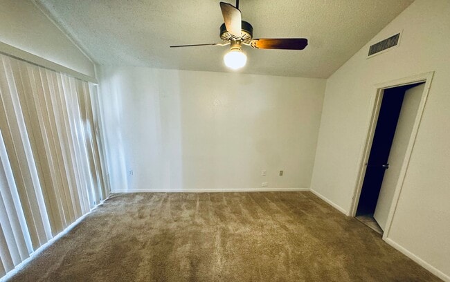 Building Photo - Beautiful Corner Lot Home in Stone Creek!