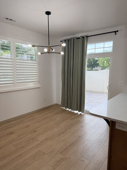 Building Photo - 1138 Kensington Dr