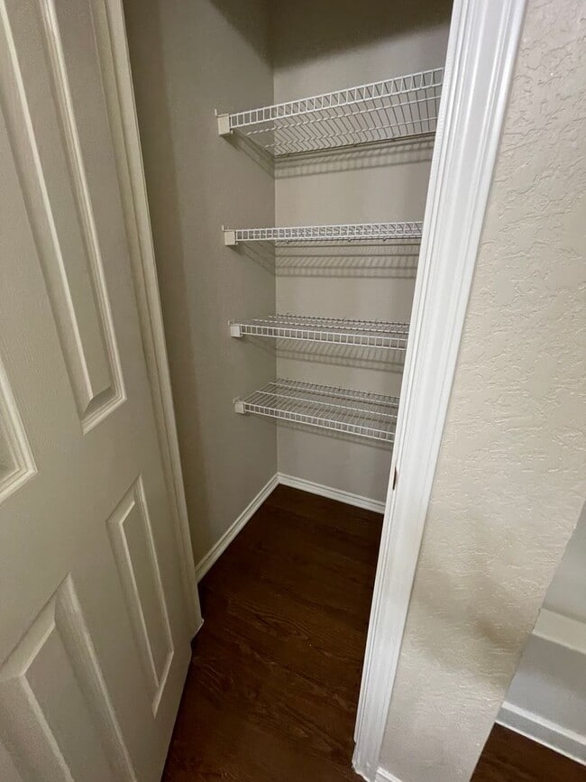 Building Photo - NEW ON MARKET