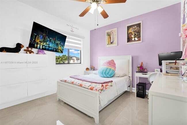 Building Photo - 5040 SW 159th Ave
