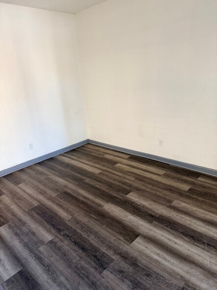 Building Photo - 43 Cowles St