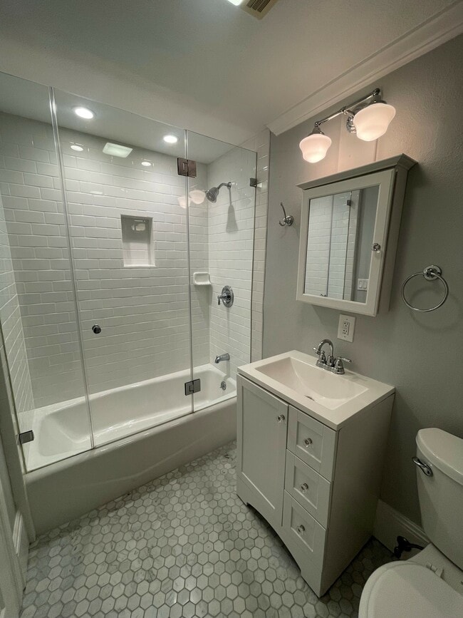 Building Photo - 51 Paulding St