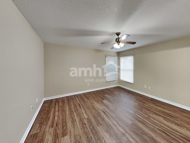 Building Photo - 1322 Lake Idamere Blvd