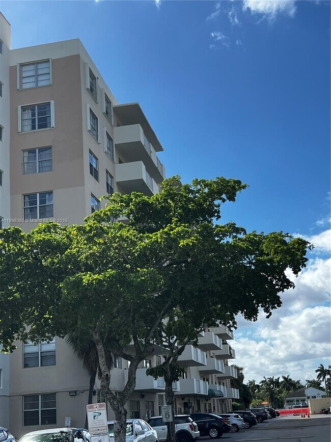 Building Photo - 1455 N Treasure Dr