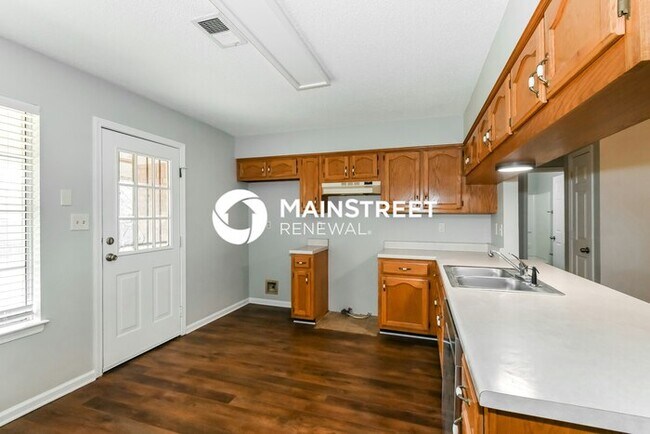 Building Photo - 3 Bedroom Pet-Friendly Home in Olive Branch, MS with Main Street Renewal