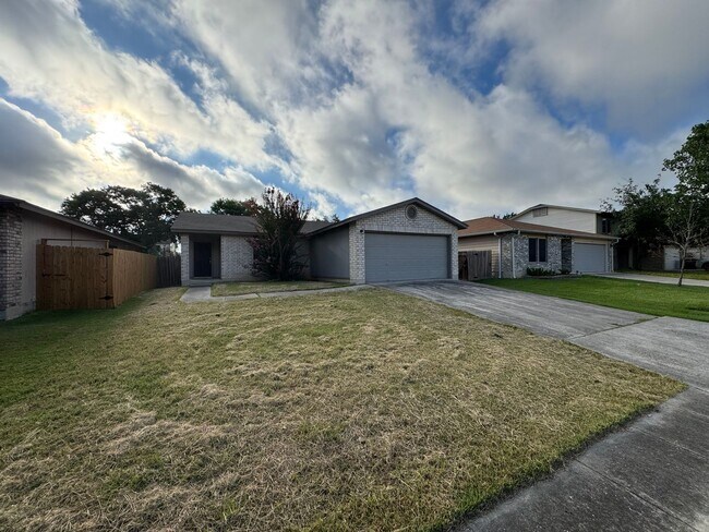 Building Photo - Spacious 3-Bedroom Home Near Randolph AFB ...