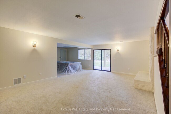 Building Photo - Evolve Real Estate: Exceptional Location! Remodeled 4-Bed Greenwood Village Home Walkable to Cher...