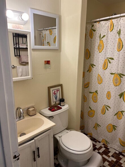 Building Photo - 213 Highland Ave